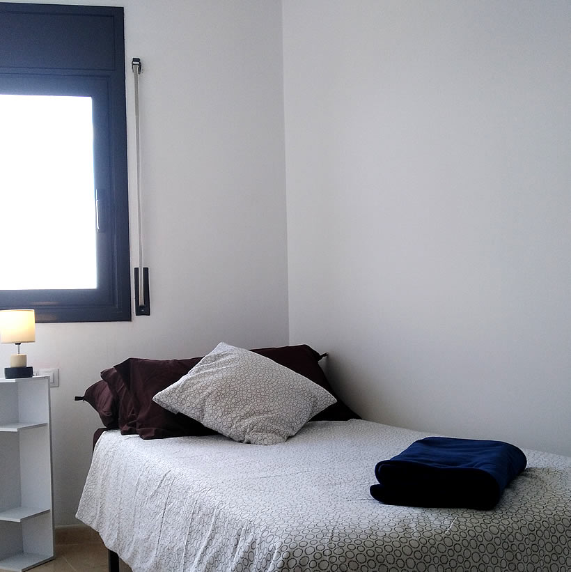 Chambre avec lit unique en 90 dans appartement en location 2 chambres 5 couchages à Deltebre, Delta de l'Ebre