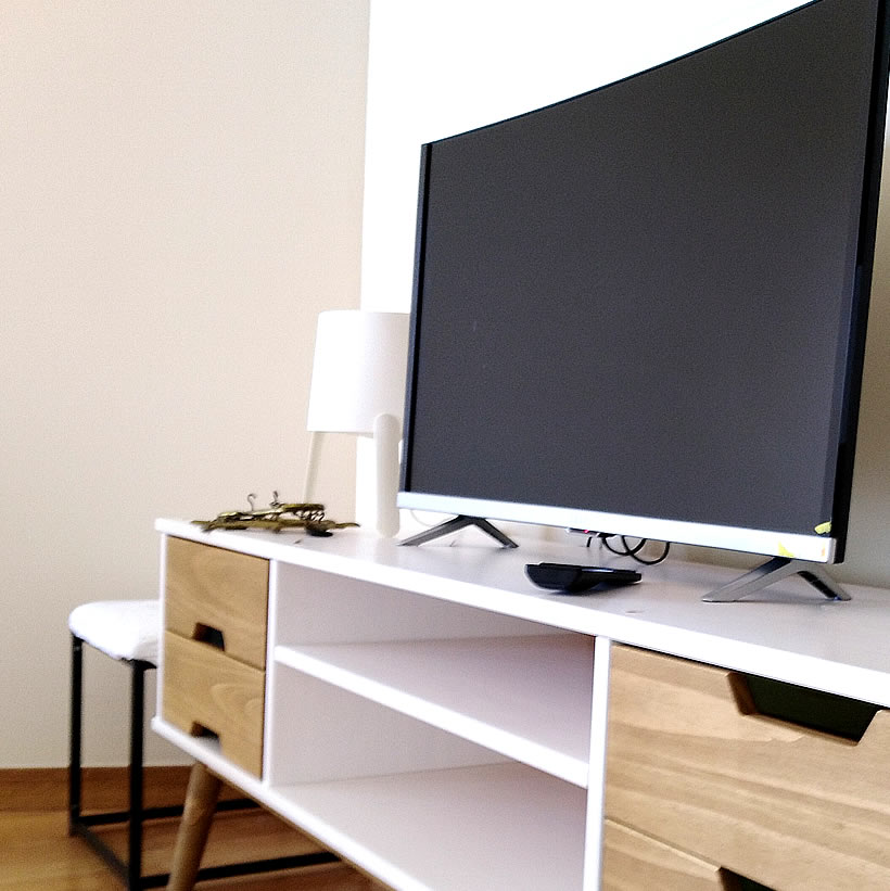 Tv écran plat, Internet, coin repas, détente et salon, dans appartement en location à Deltebre, Delta del Ebre