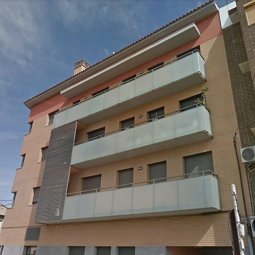 Immeuble neuf de 3 étages, location appartement 2 chambres, 5 couchafes, en plein centre du Delta de l'Ebre, Deltebre